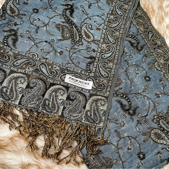 Pashmina & Silk paisley scarf/wrap. NWOT - Picture 3 of 5
